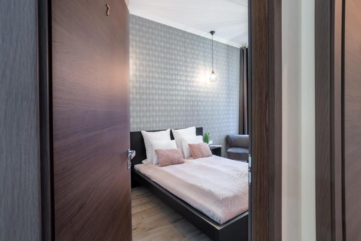 Extra Central And New Studio Budapest Bagian luar foto