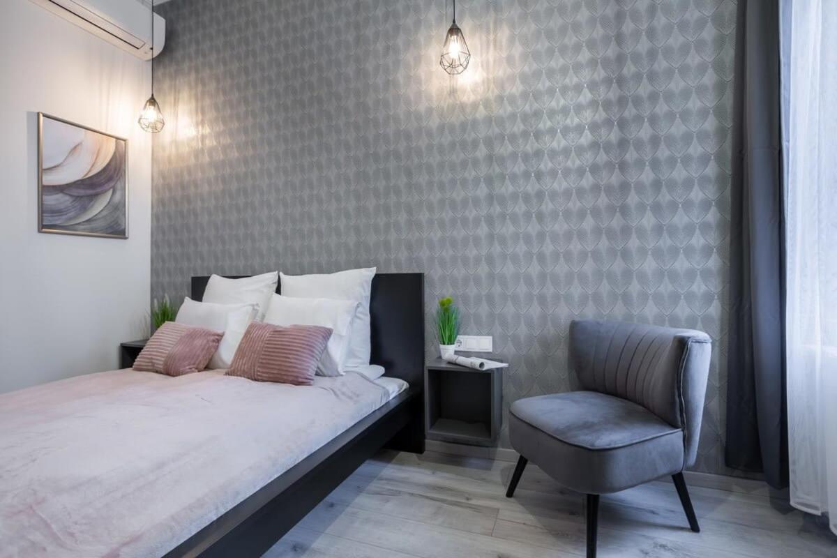 Extra Central And New Studio Budapest Bagian luar foto