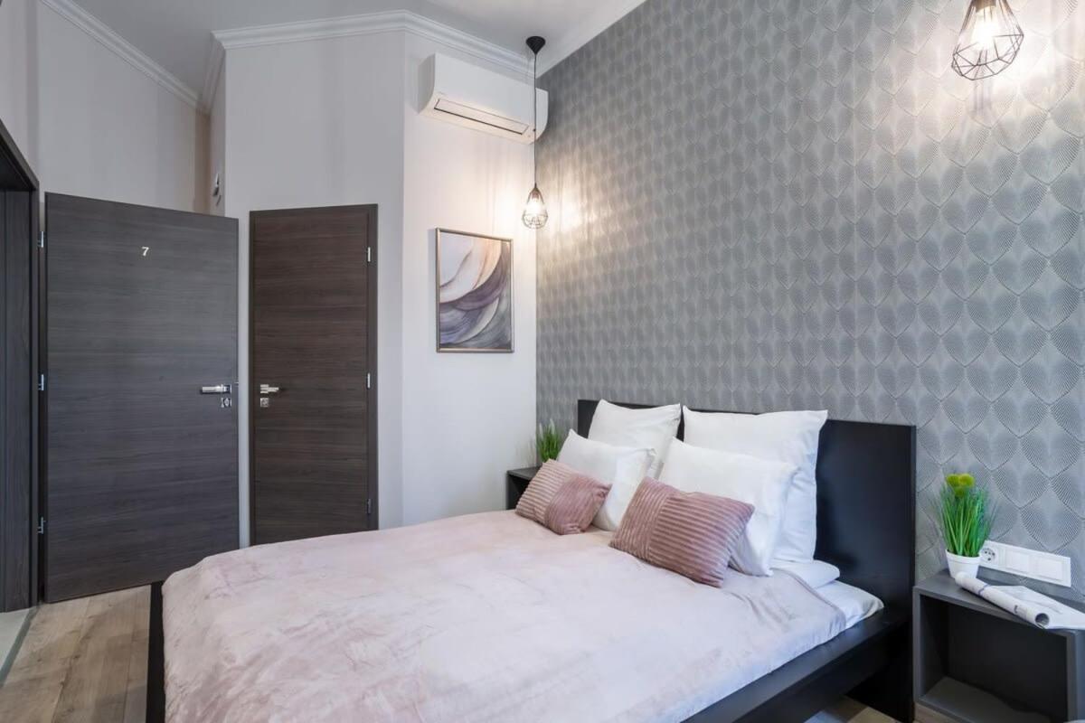 Extra Central And New Studio Budapest Bagian luar foto