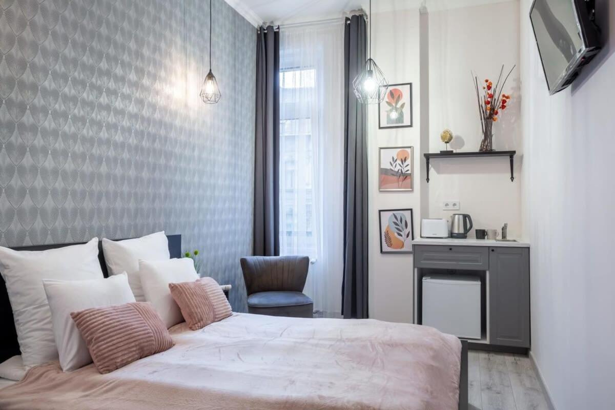 Extra Central And New Studio Budapest Bagian luar foto